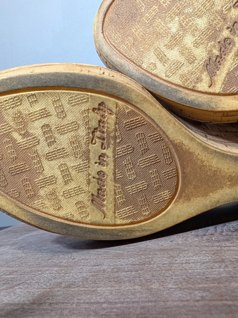 Italian Shoemakers beige crisscross